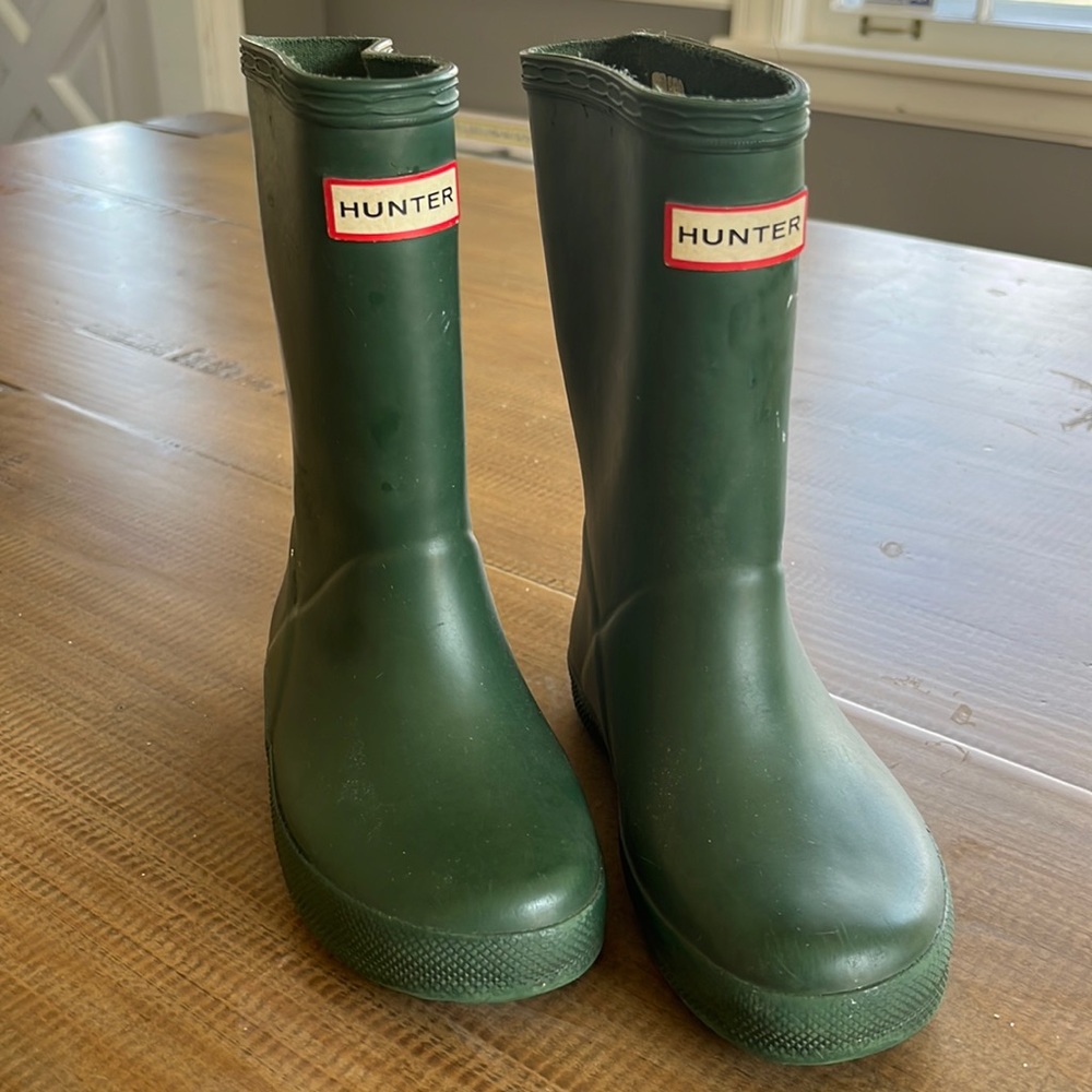 Used good condition Hunter rain boots kids size 9